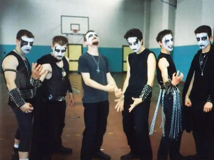 38 Extrañas fotos de bandas metaleras tan horribles que son geniales