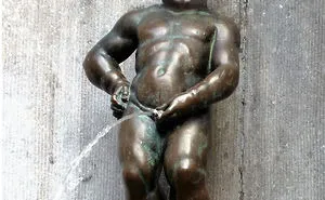 112 Of The Funniest Reactions To Cristiano Ronaldo's New Statue (Add Yours)