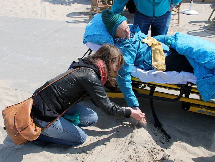 This Woman Got To See The Beach And Feel The Sand One Last Time