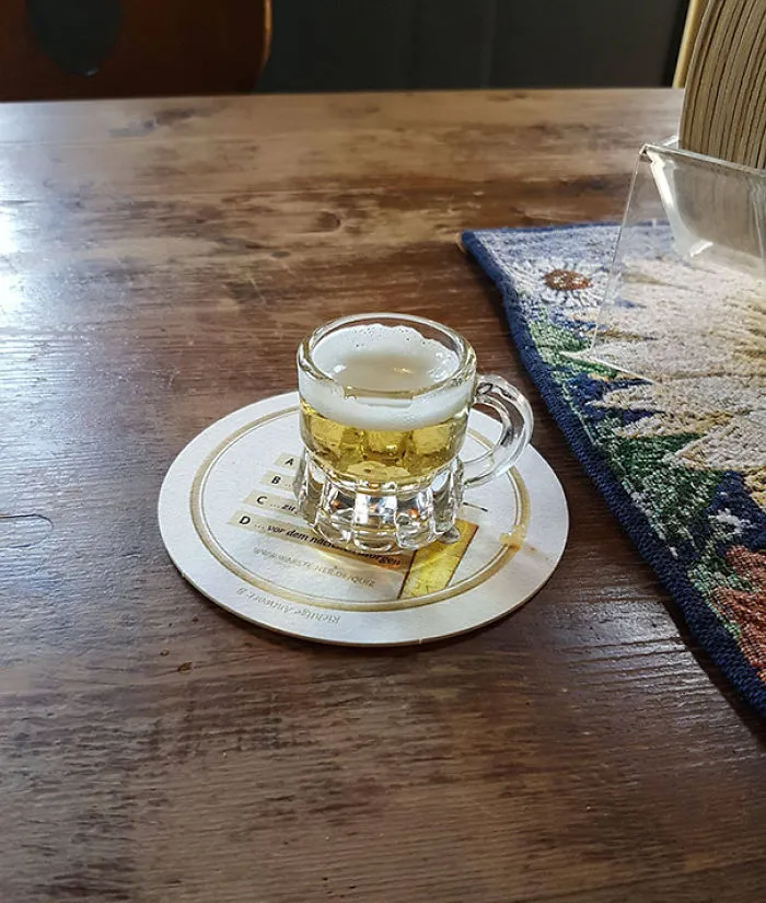 Tras una comilona en Berlín, pedí una cerveza pequeña. Me pusieron esto
