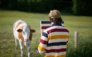 Artist Travels To Stunning Locations Only To Paint The Pattern Of His Shirt