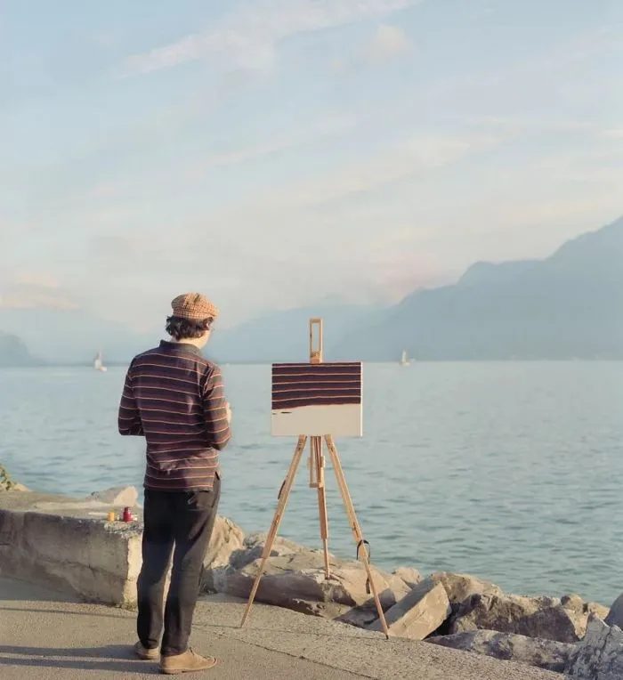 Este artista viaja a sitios preciosos solo para pintar el dibujo de su camiseta