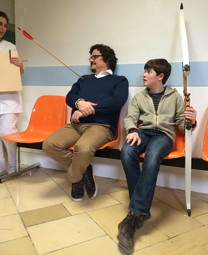 Even With An Arrow In His Chest, This Gentleman Has No F*cks To Give