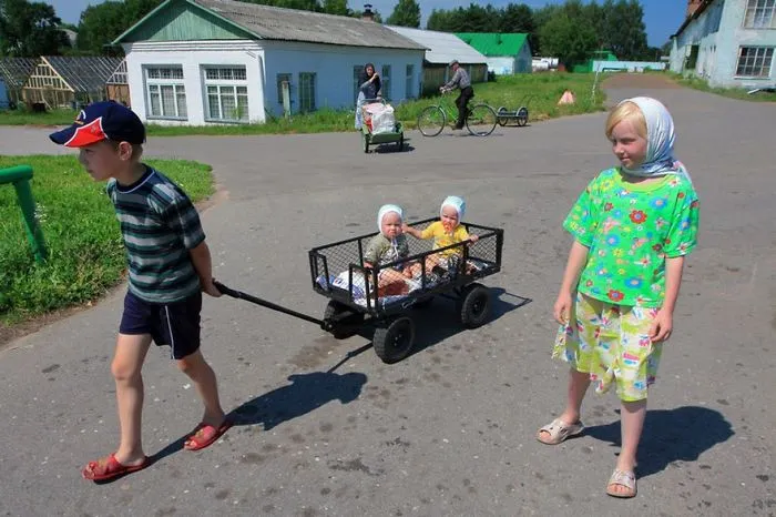 170 Honest Pictures Of Russia You'll Never See On Postcards By Street Photographer Alexander Petrosyan