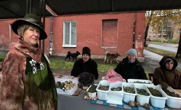 170 Honest Pictures Of Russia You'll Never See On Postcards By Street Photographer Alexander Petrosyan