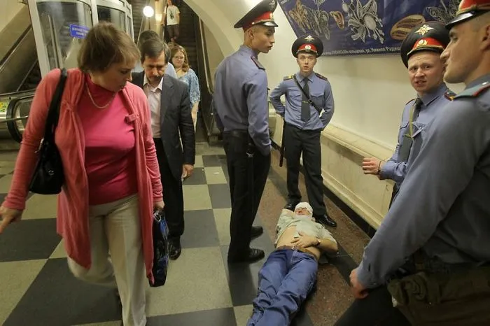 170 Honest Pictures Of Russia You'll Never See On Postcards By Street Photographer Alexander Petrosyan