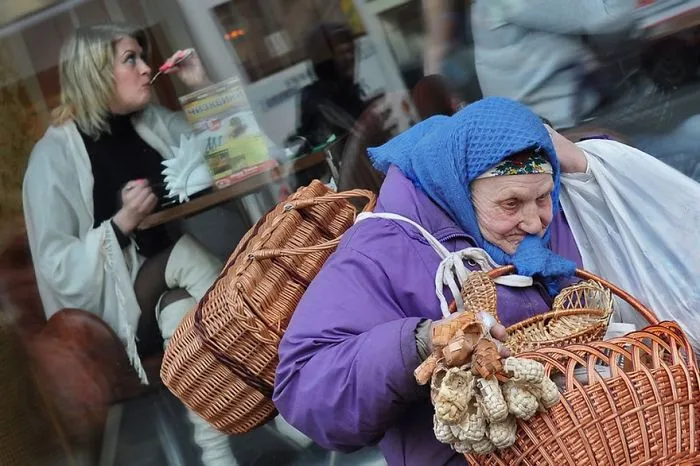 170 Honest Pictures Of Russia You'll Never See On Postcards By Street Photographer Alexander Petrosyan