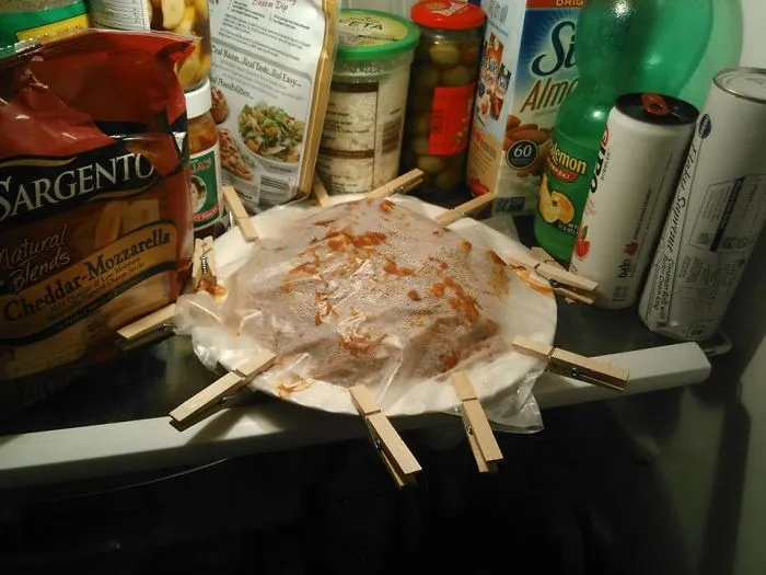 Le pedí a mi marido que guardara las sobras y las dejó así