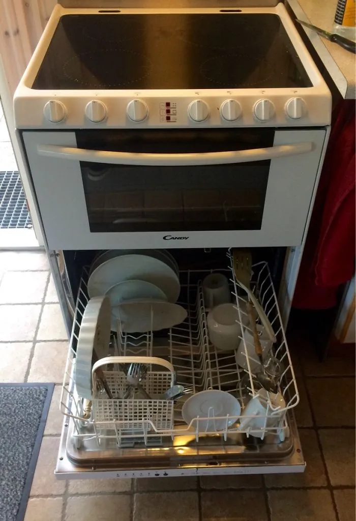 This Oven Has A Built-In Dishwasher