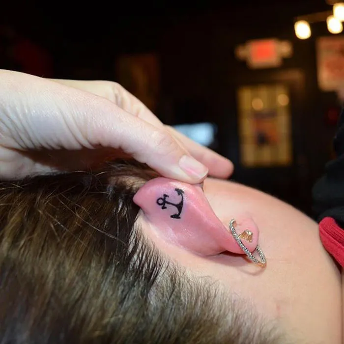 La tendencia de los tatuajes en el hélix está conquistando instagram, y tú también querrás uno cuando lo veas