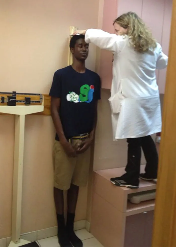 Un amigo en un chequeo médico