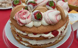 Hey Pandas, Show Us Your Cake Making Skills!