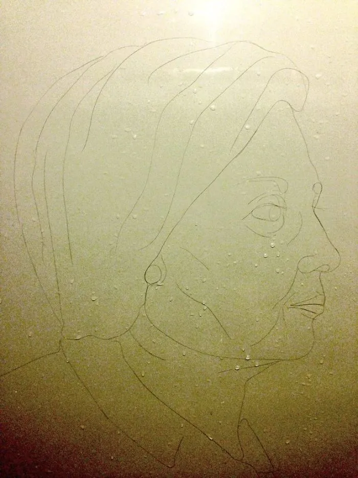This Girl Accidentaly Created A "Drawing" Using Her Shower Hair, And Now She Can't Stop