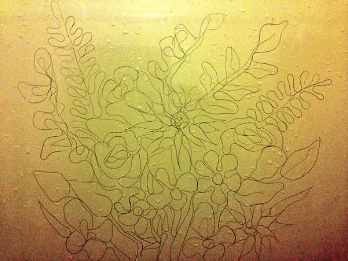 This Girl Accidentaly Created A "Drawing" Using Her Shower Hair, And Now She Can't Stop