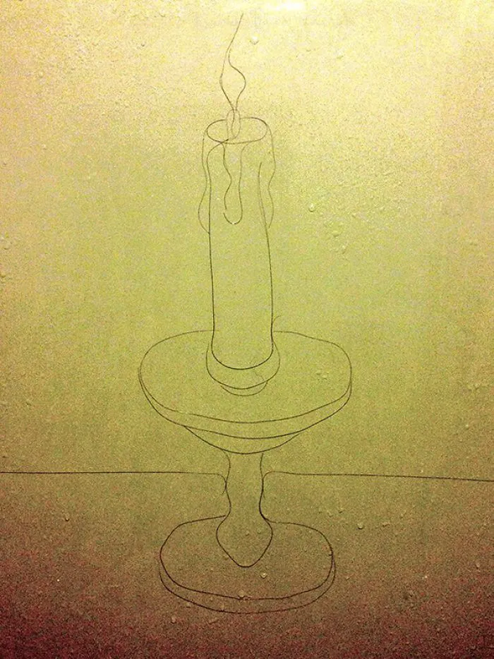 This Girl Accidentaly Created A "Drawing" Using Her Shower Hair, And Now She Can't Stop