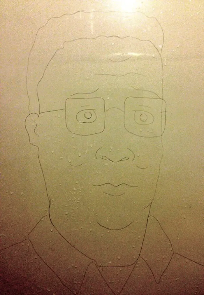 This Girl Accidentaly Created A "Drawing" Using Her Shower Hair, And Now She Can't Stop