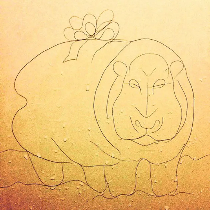 This Girl Accidentaly Created A "Drawing" Using Her Shower Hair, And Now She Can't Stop
