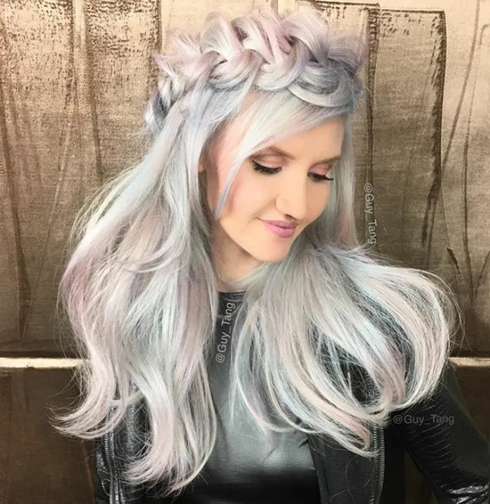 Ha llegado el cabello "holográfico", la más reciente tendencia en peluquería de 2017
