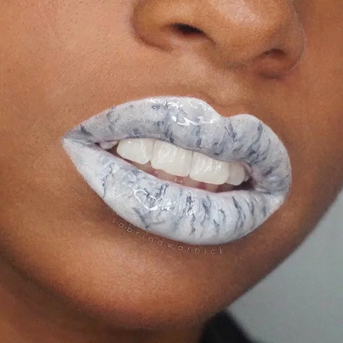Los labios de mármol son la última tendencia en maquillaje que se está volviendo viral en instagram