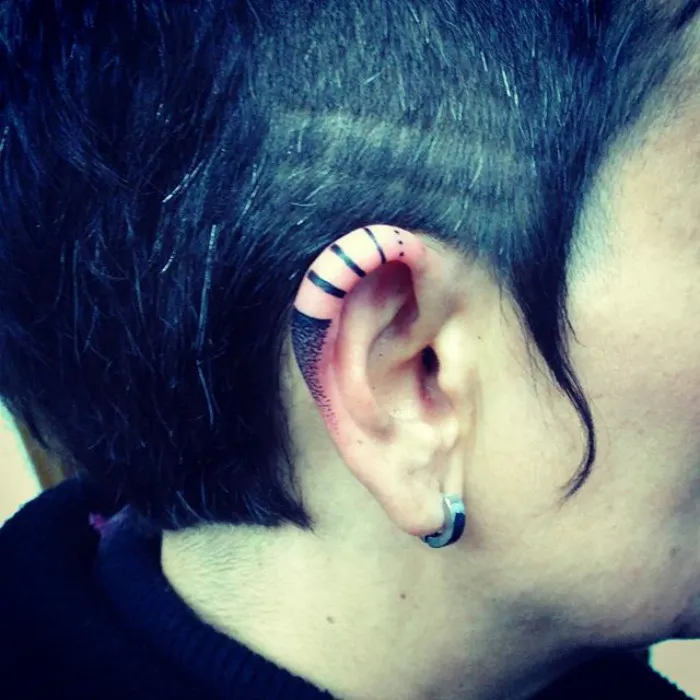 La tendencia de los tatuajes en el hélix está conquistando instagram, y tú también querrás uno cuando lo veas