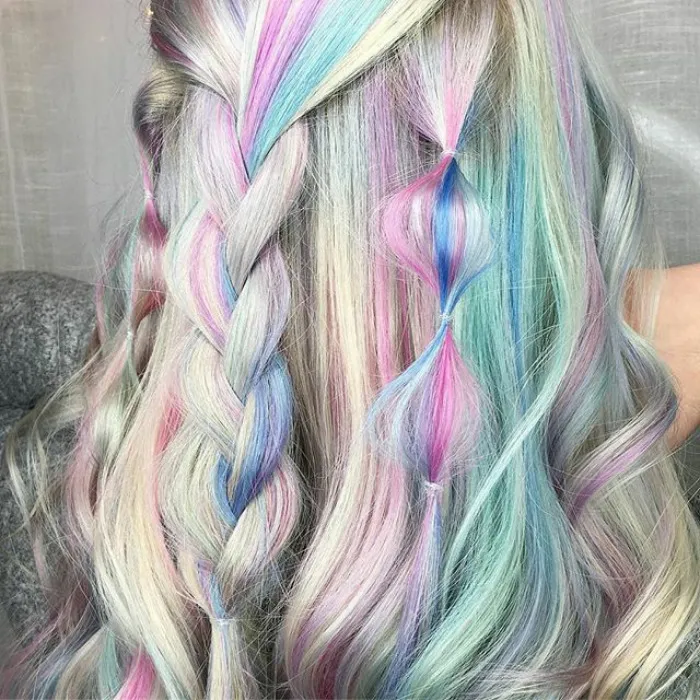 Ha llegado el cabello "holográfico", la más reciente tendencia en peluquería de 2017
