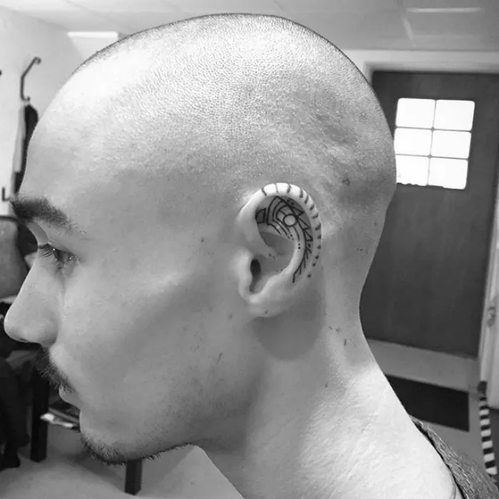 La tendencia de los tatuajes en el hélix está conquistando instagram, y tú también querrás uno cuando lo veas