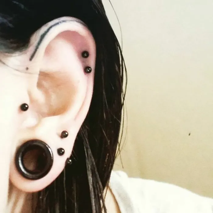 La tendencia de los tatuajes en el hélix está conquistando instagram, y tú también querrás uno cuando lo veas