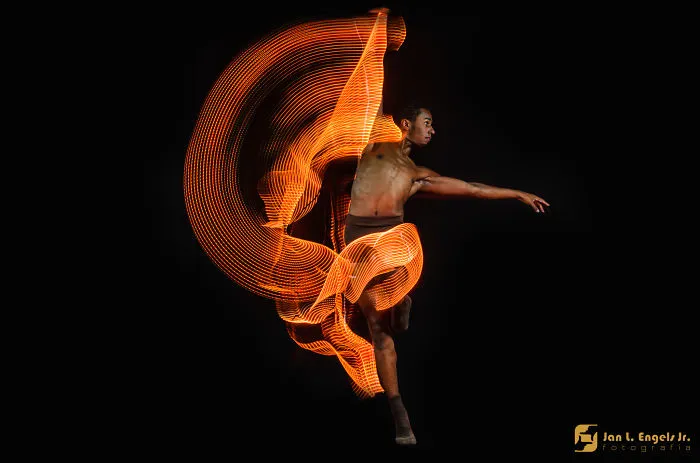 Balled Project: I Show The Movement Of Ballet Dancers With Long Exposure Photography