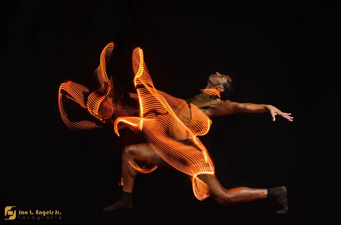 Balled Project: I Show The Movement Of Ballet Dancers With Long Exposure Photography