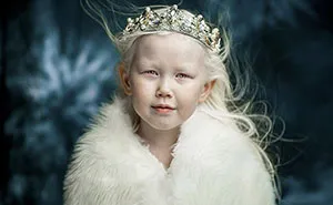 8-Year-Old "Siberian Snow White" Surprises Modeling Agencies With Unique Beauty, Gets Flooded With Offers