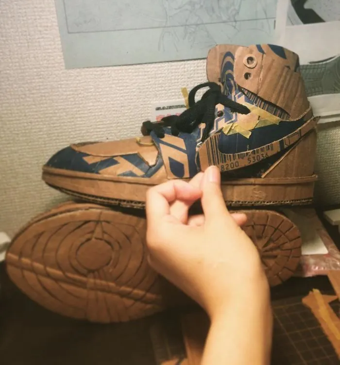 Esta artista japonesa transforma las cajas viejas en tanques, comida y otras esculturas increíbles