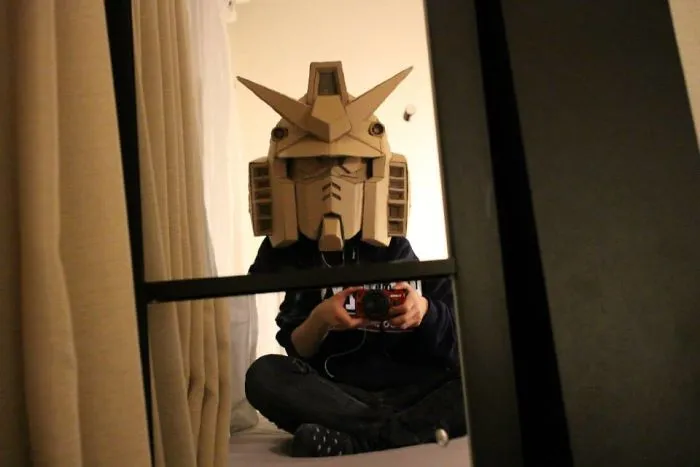 Esta artista japonesa transforma las cajas viejas en tanques, comida y otras esculturas increíbles