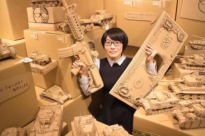 Japanese Cardboard Artist Turns Old Amazon Boxes Into Tanks, Food And Other Incredible Sculptures