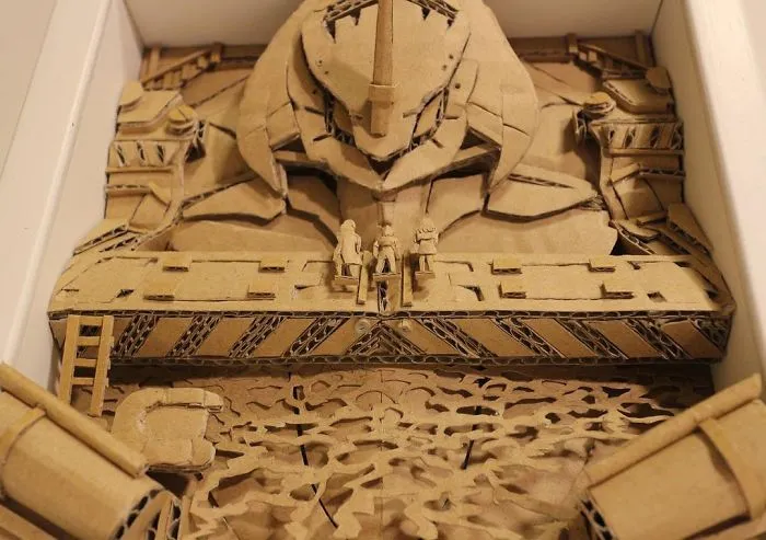 Esta artista japonesa transforma las cajas viejas en tanques, comida y otras esculturas increíbles
