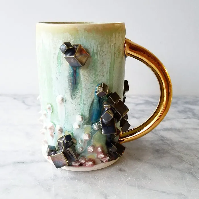 Self-Taught Artist Makes Dazzling Coffee Mugs Which Belong In Art Galleries
