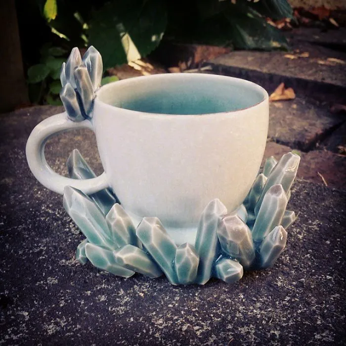 Self-Taught Artist Makes Dazzling Coffee Mugs Which Belong In Art Galleries