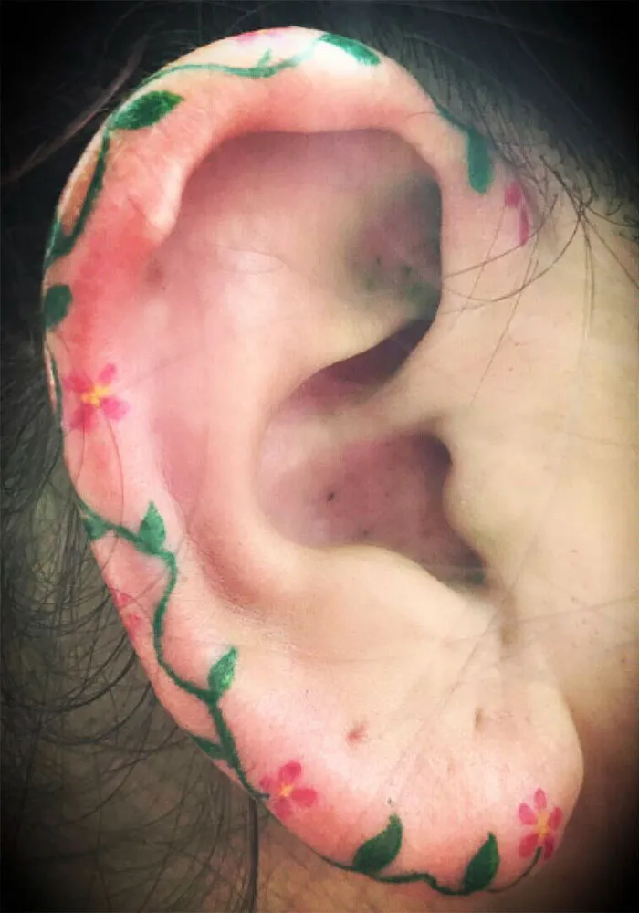 La tendencia de los tatuajes en el hélix está conquistando instagram, y tú también querrás uno cuando lo veas