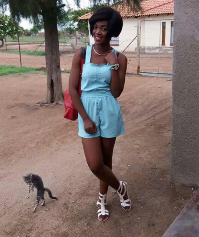 50 Times Asshole Cats Hilariously Photobombed Purrfect Shots