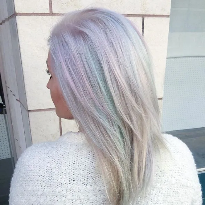 Ha llegado el cabello "holográfico", la más reciente tendencia en peluquería de 2017