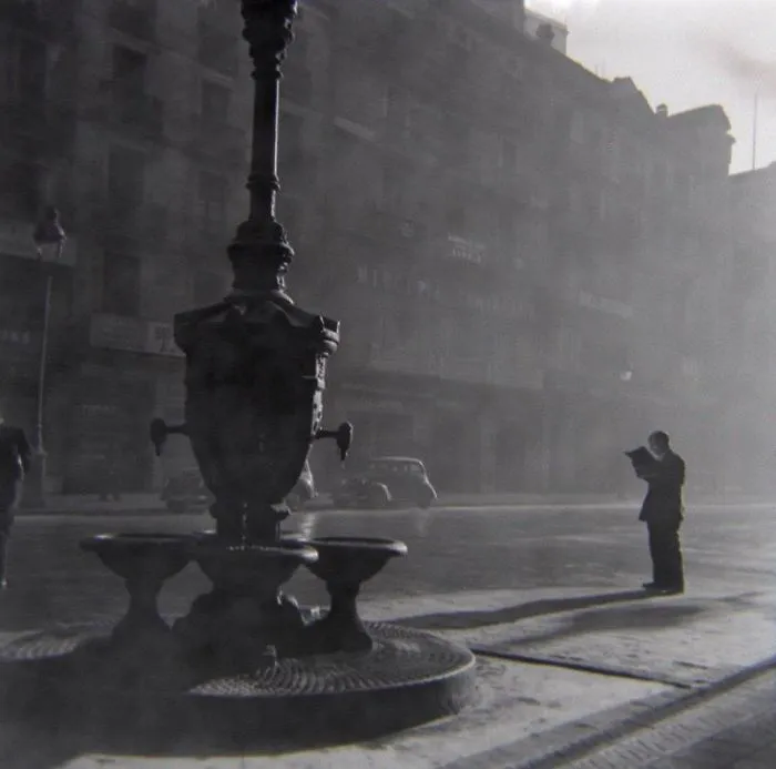 Man Buys Envelope For $3.50 In Flea Market, Discovers Lost Photos Of Barcelona By Unknown Master Photographer Inside