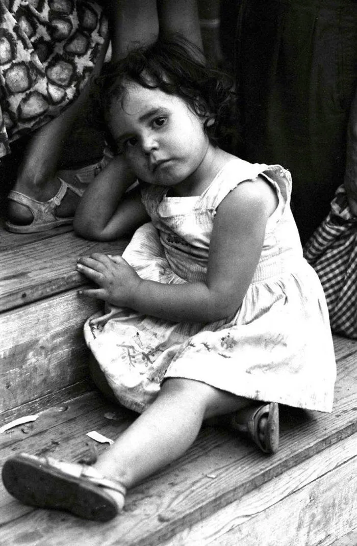 Man Buys Envelope For $3.50 In Flea Market, Discovers Lost Photos Of Barcelona By Unknown Master Photographer Inside