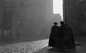 Man Buys Envelope For $3.50 In Flea Market, Discovers Lost Photos Of Barcelona By Unknown Master Photographer Inside