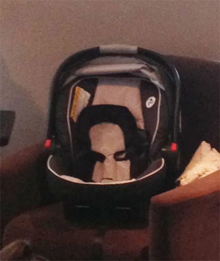 El carrichoche de mi bebé parece Severus Snape