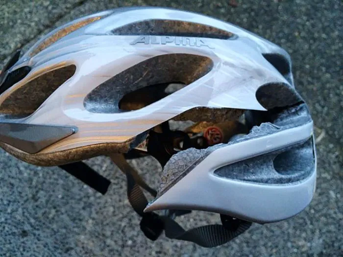 Gracias al casco solo tuvo una conmoción