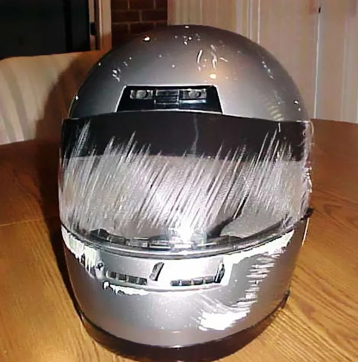 Buena razón para llevar casco completo