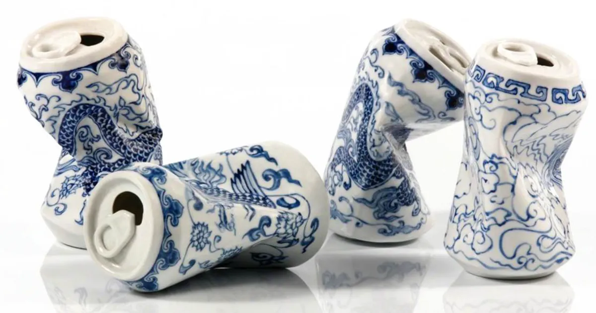 Esculturas de latas aplastadas al estilo de la porcelana antigua de la dinastía Ming