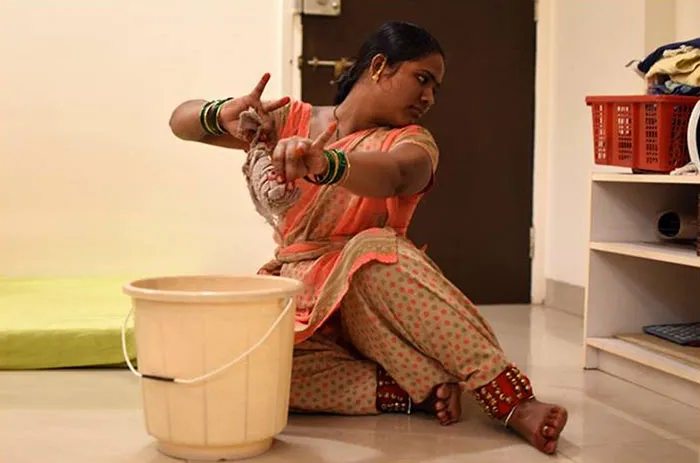 Limpiadora vs. Bailarina Bharatanatyam