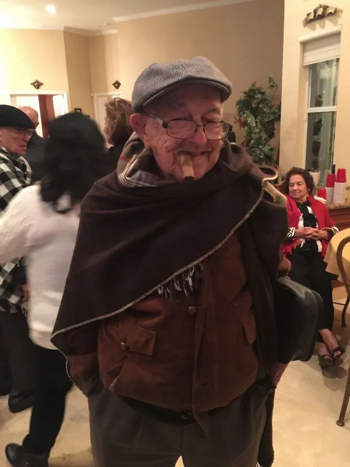 Mi abuelo falleció hace 3 semanas y esta es mi foto favorita suya