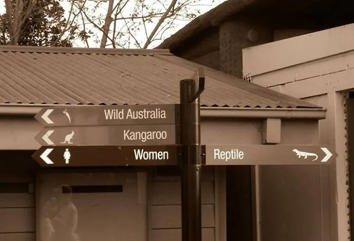 43 Funny Zoo Signs Which Probably Have Some Incredible Stories Behind Them