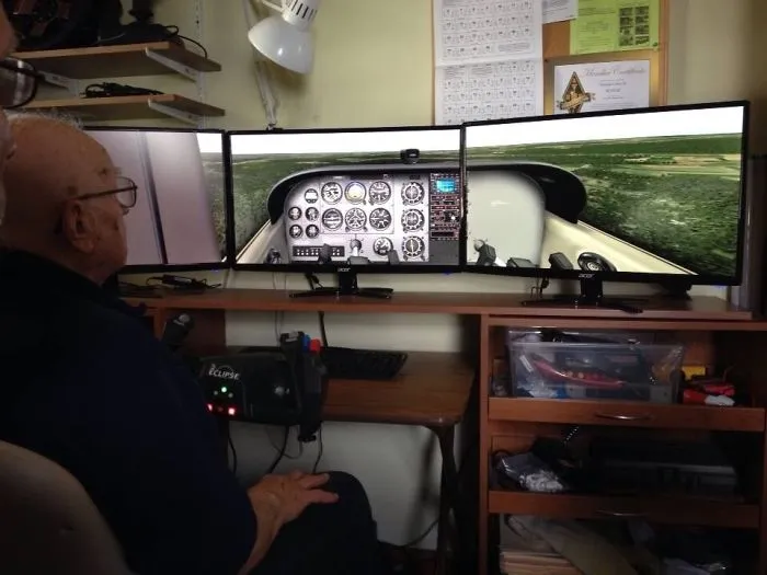 Mi abuelo de 90 años en su espacio de juego. El fue quien me enseñó cosas como un PC o un iPad